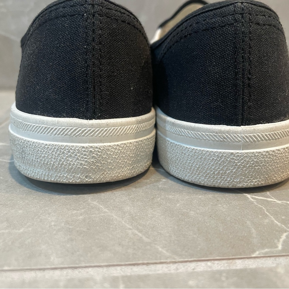 Sanrio Characters Pompom Pochacco Black & White Slip-On Women's Sneakers 7.5 - Picture 4 of 8